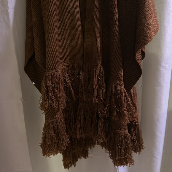 Super Cute Brown Free People Shawl w/ Fringe Bottom - Picture 2 of 4